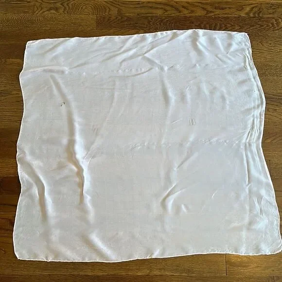 Vintage light pink very large thin polyester or silk scarf - Picture 3 of 10